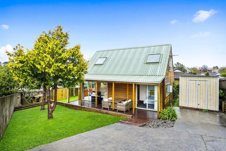 Photo of property in 9a Madigan Place, Glendene, Auckland, 0602