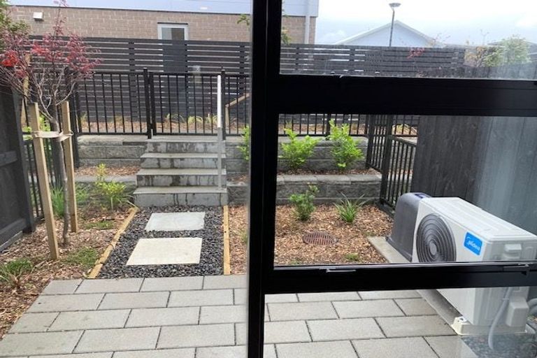 Photo of property in 6 Hoopers Road, Glen Eden, Auckland, 0602