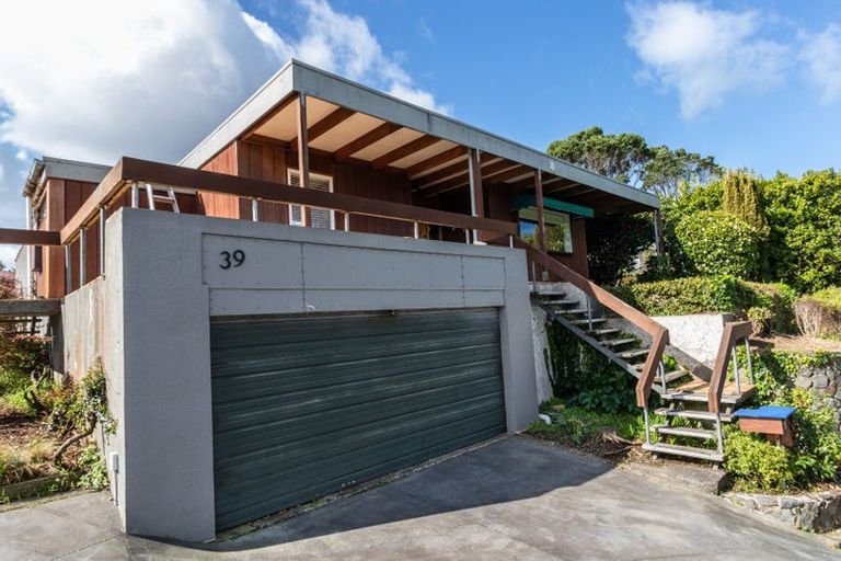 Photo of property in 39 Lucknow Terrace, Khandallah, Wellington, 6035