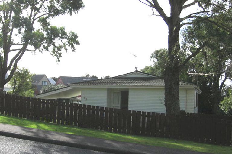 Photo of property in 25 Beauchamp Drive, Massey, Auckland, 0614