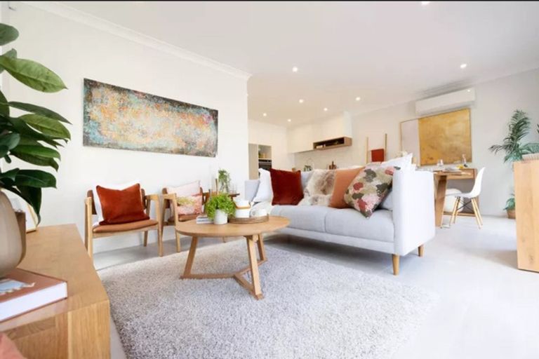 Photo of property in 18 Rauriki Lane, Rosehill, Papakura, 2113