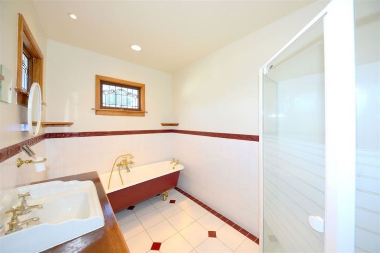 Photo of property in 118 Memorial Avenue, Burnside, Christchurch, 8053