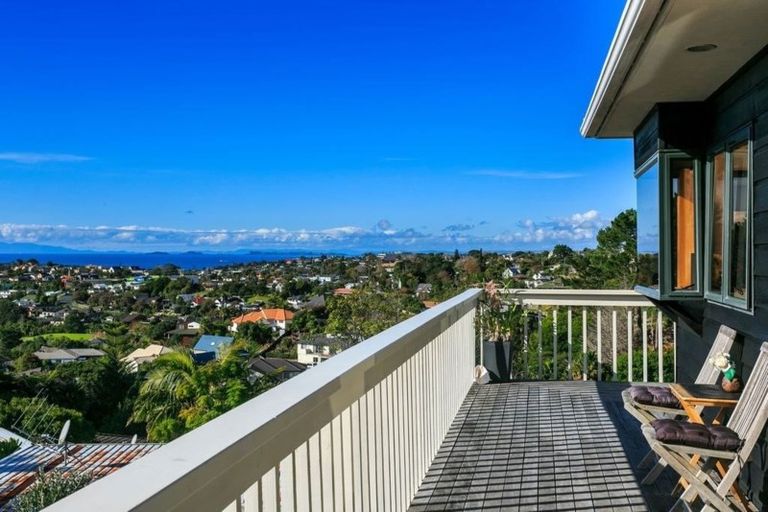 Photo of property in 2/112 Arran Road, Browns Bay, Auckland, 0630