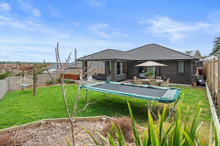 Photo of property in 19 Kawariki Road, Helensville, 0800
