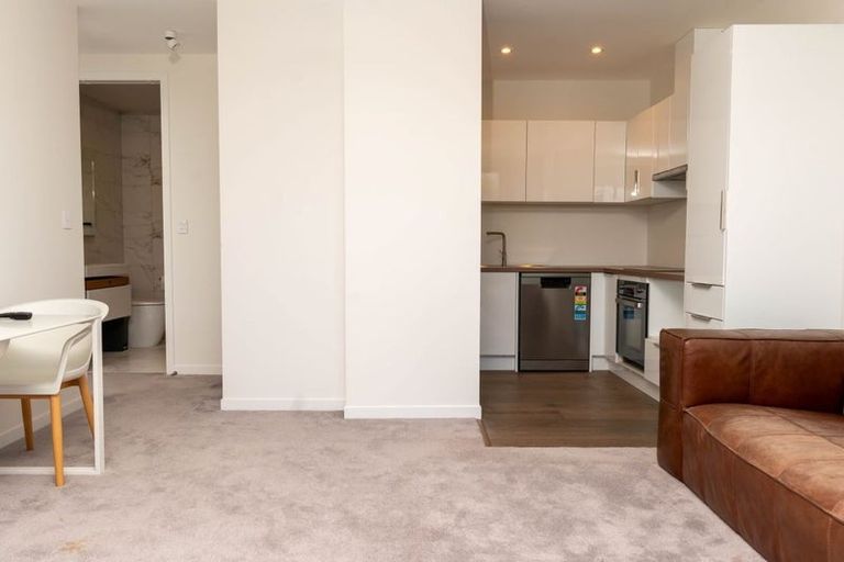 Photo of property in 306a Hurstmere Road, Takapuna, Auckland, 0622