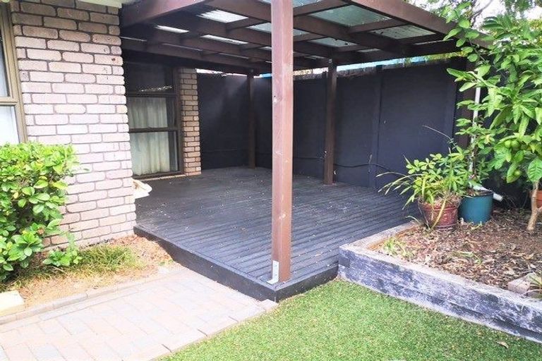 Photo of property in 7 Puawai Place, Northcote, Auckland, 0627