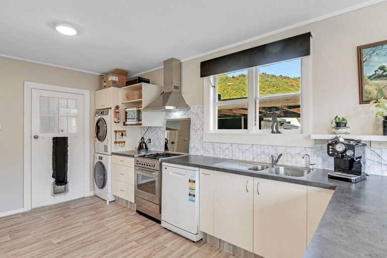 Photo of property in 29 Oxford Street, Picton, 7220