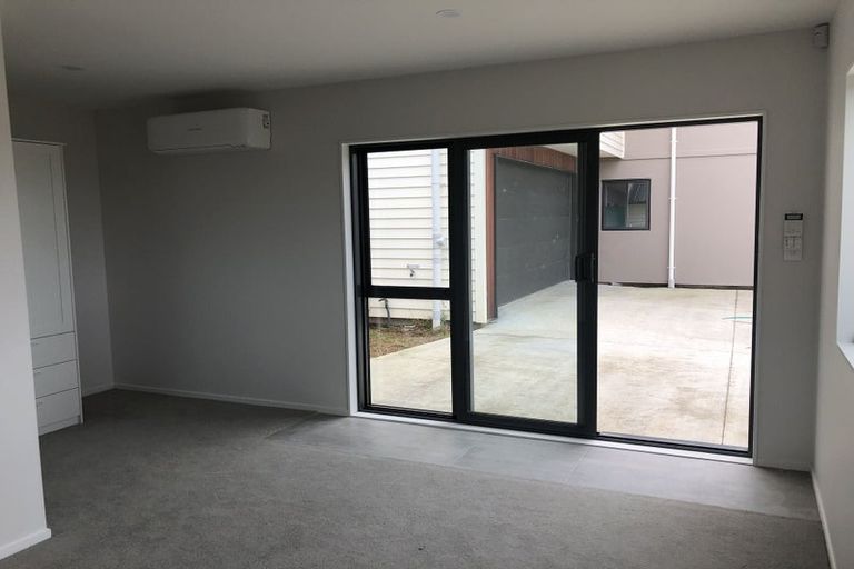 Photo of property in 8 Keating Rise, Northcross, Auckland, 0632