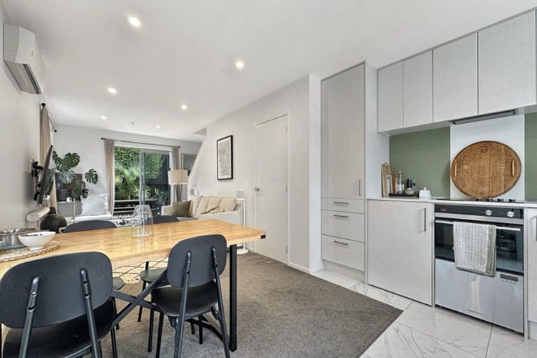 Photo of property in 7/24 Kelwyn Road, Kelston, Auckland, 0602