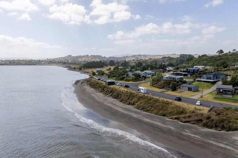 Photo of property in 113 Riria Kereopa Memorial Drive, Raglan, 3297