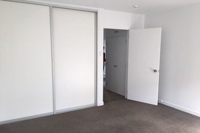 Photo of property in 1/281 Beach Road, Campbells Bay, Auckland, 0630