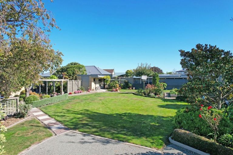 Photo of property in 11 Leven Street, South Hill, Oamaru, 9400