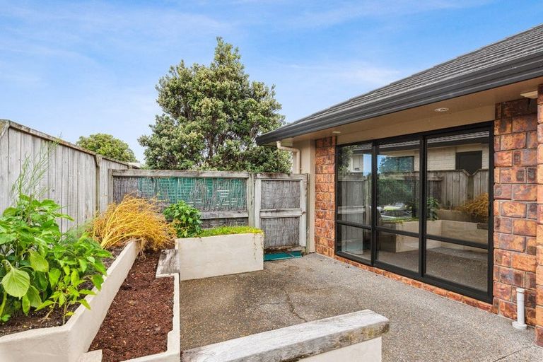 Photo of property in 26 Quadrant Heights, Paraparaumu, 5032