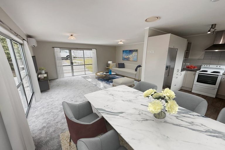 Photo of property in 4/23 Luckens Road, West Harbour, Auckland, 0618