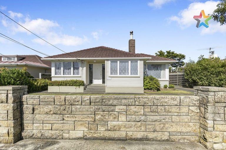 Photo of property in 10 Holyoake Crescent, Avalon, Lower Hutt, 5011