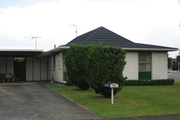 Photo of property in 1/1 Glengowan Place, Conifer Grove, Takanini, 2112