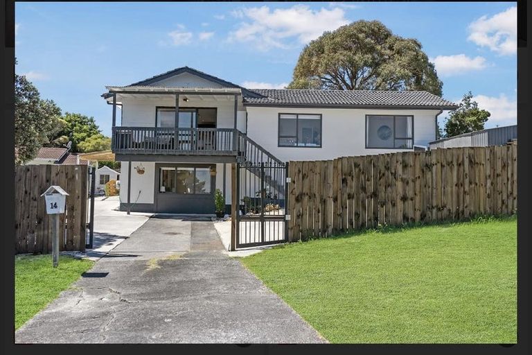Photo of property in 14 Rena Place, West Harbour, Auckland, 0618