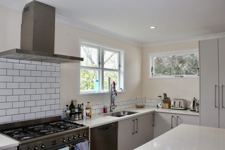 Photo of property in 56 Taipari Road, Te Atatu Peninsula, Auckland, 0610