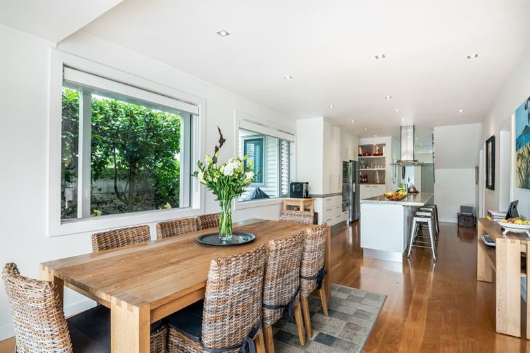 Photo of property in 5 Holiday Road, Milford, Auckland, 0620