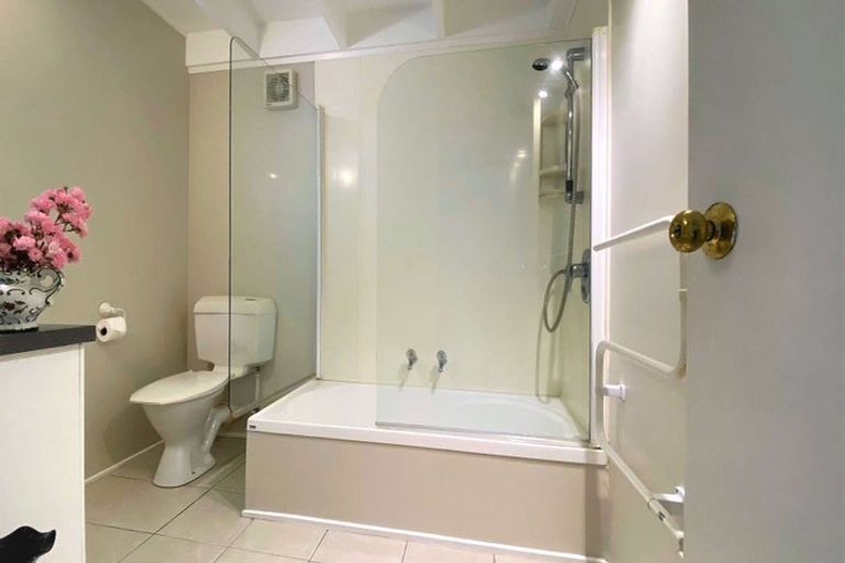 Photo of property in 2/147 Spinella Drive, Bayview, Auckland, 0629