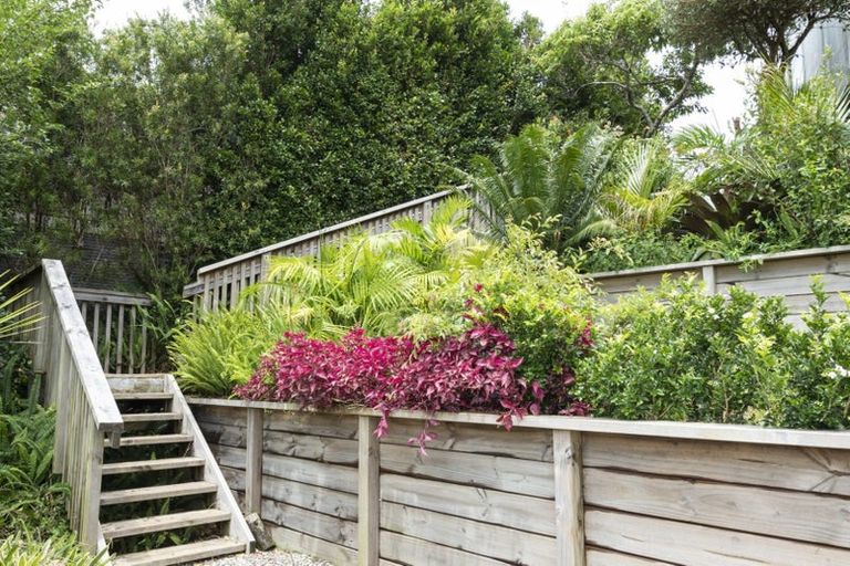 Photo of property in 43 Doves Bay Road, Kerikeri, 0294