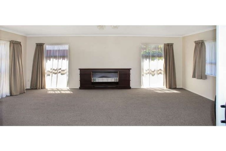 Photo of property in 6 Chertsey Court, Roslyn, Palmerston North, 4414