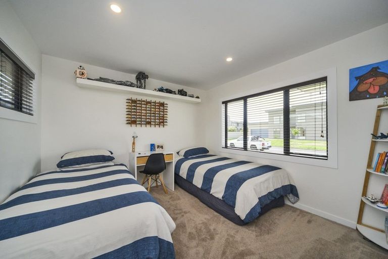 Photo of property in 27 Balrickard Way, Milson, Palmerston North, 4414