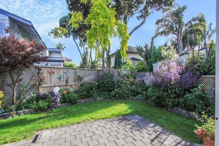 Photo of property in 2/29 Eastern Beach Road, Eastern Beach, Auckland, 2012