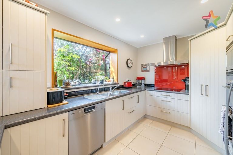 Photo of property in 2a Hobbs Grove, Epuni, Lower Hutt, 5011