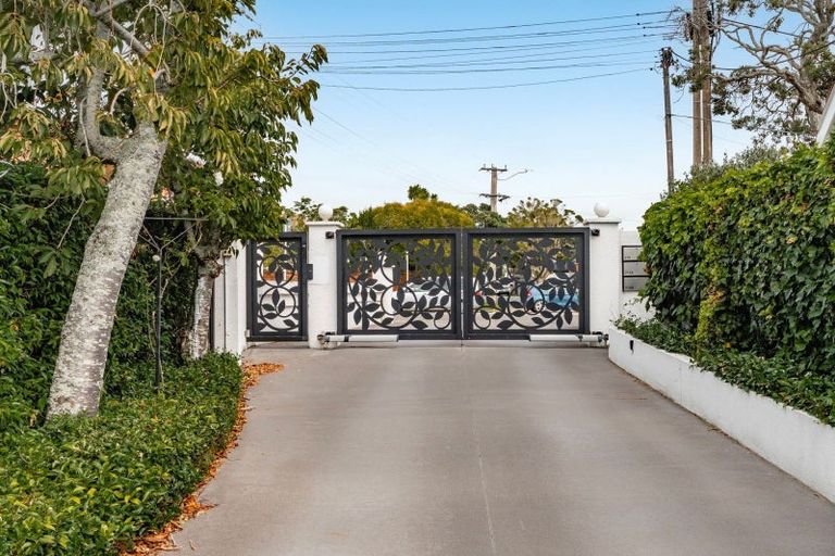 Photo of property in 218a Lake Road, Hauraki, Auckland, 0622