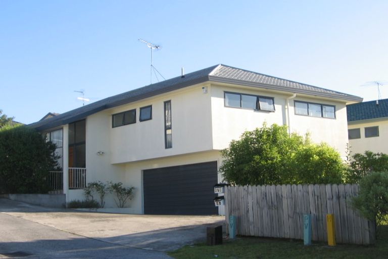 Photo of property in 2/5 Mossop Rise, Glenfield, Auckland, 0629