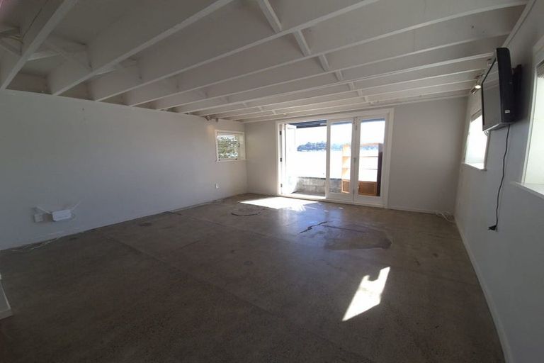 Photo of property in 37 Seaview Road, Paremata, Porirua, 5024