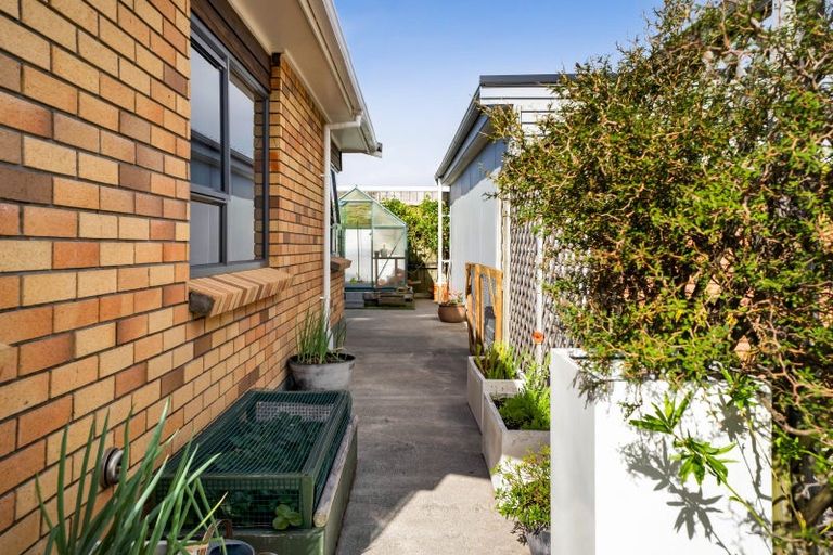 Photo of property in 35a Tukapa Street, Westown, New Plymouth, 4310