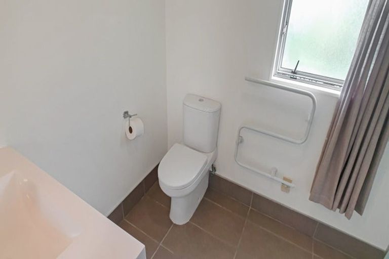 Photo of property in 37 Chatsworth Crescent, Pakuranga Heights, Auckland, 2010