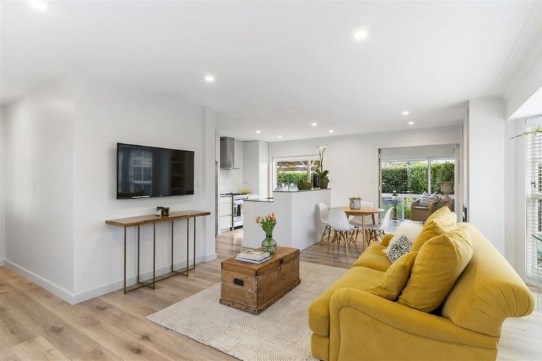 Photo of property in 1/9 Stanley Avenue, Milford, Auckland, 0620