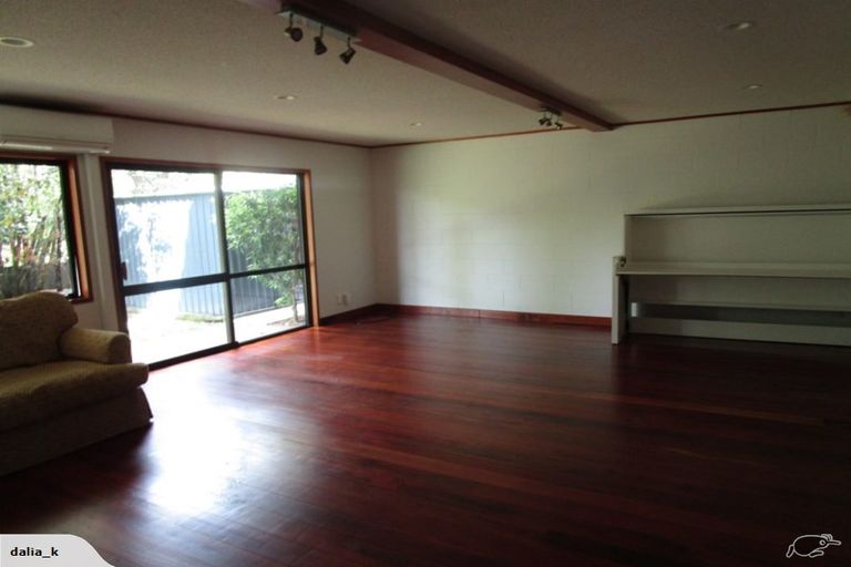 Photo of property in 2/8 Kaihu Street, Northcote, Auckland, 0627