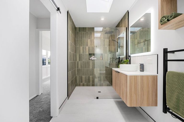 Photo of property in 152 Sandwich Road, St Andrews, Hamilton, 3200