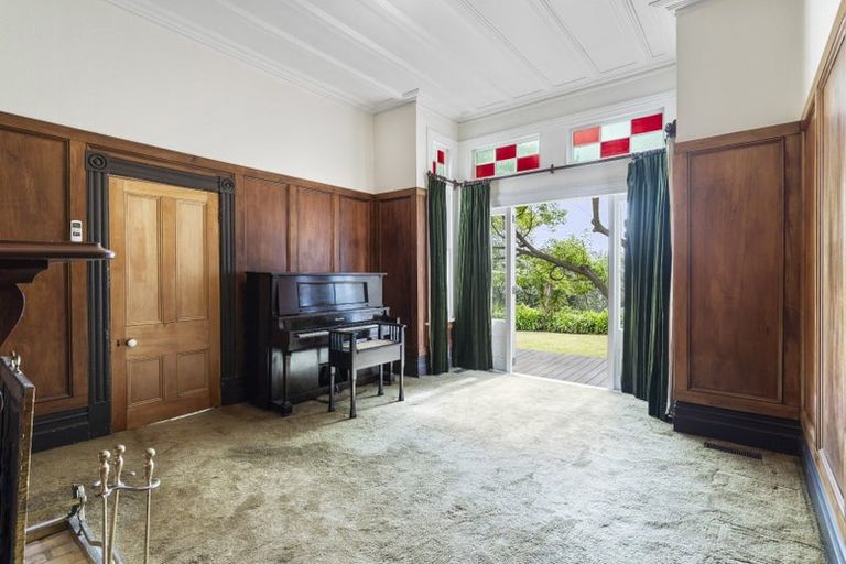 Photo of property in 5 Queen Street, Northcote Point, Auckland, 0627