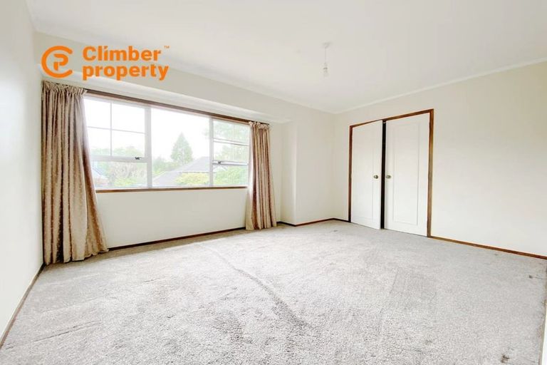 Photo of property in 11 Ravenstone Place, Chatswood, Auckland, 0626