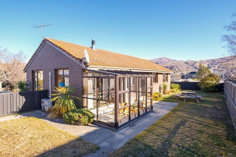 Photo of property in 2 Linrosa Place, Cromwell, 9310