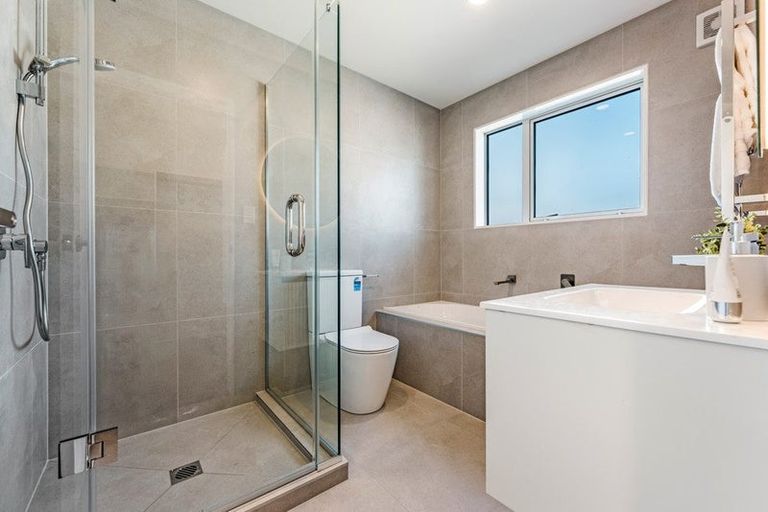 Photo of property in 6b Kaimai Avenue, Massey, 0614