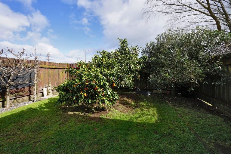 Photo of property in 2 Dover Road, St Andrews, Hamilton, 3200