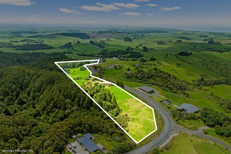 Photo of property in 142 Massey Road, Waipu, 0582