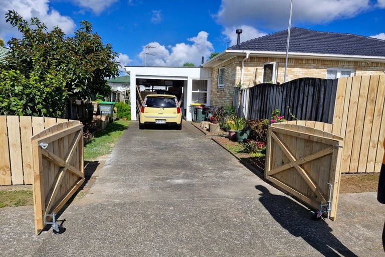 Photo of property in 43 Willis Road, Papakura, 2110