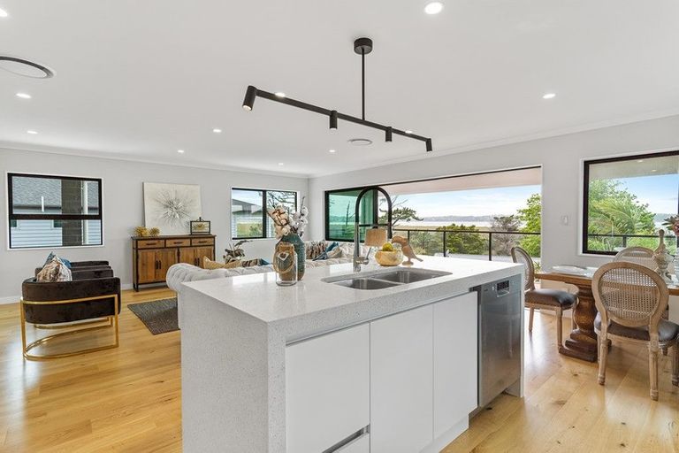 Photo of property in 48c Totara Road, Te Atatu Peninsula, Auckland, 0610