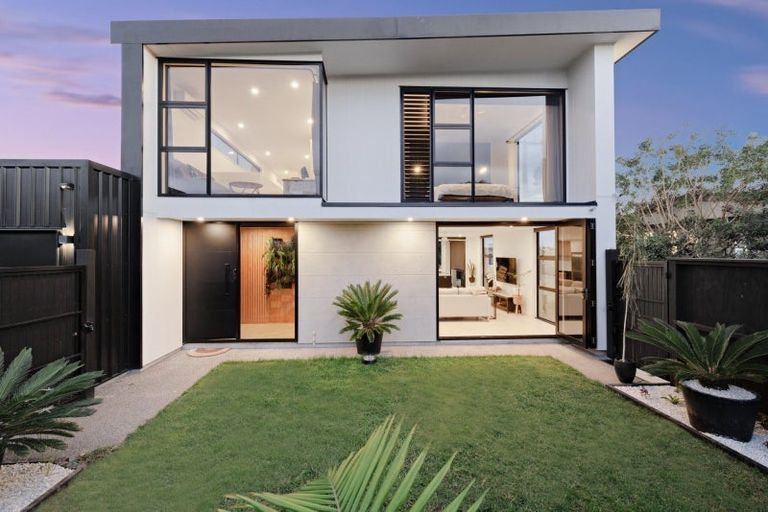 Photo of property in 18 Motiti Road, Papamoa Beach, Papamoa, 3118