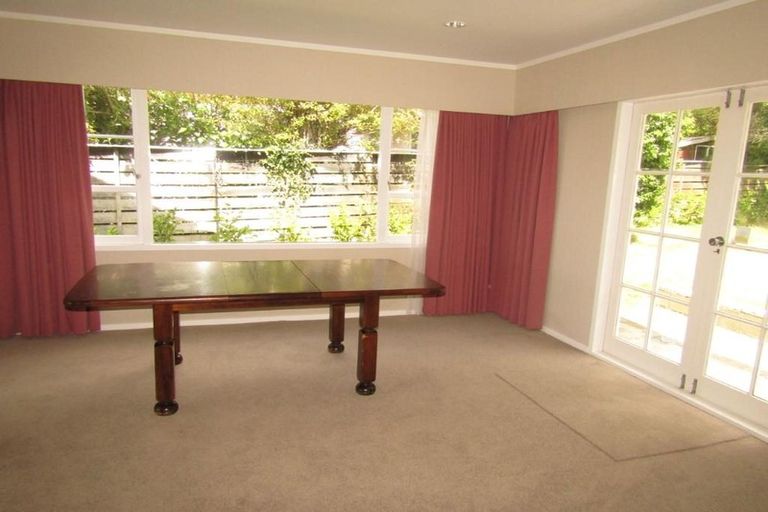 Photo of property in 6 Saint Hildas Glade, Tawa, Wellington, 5028