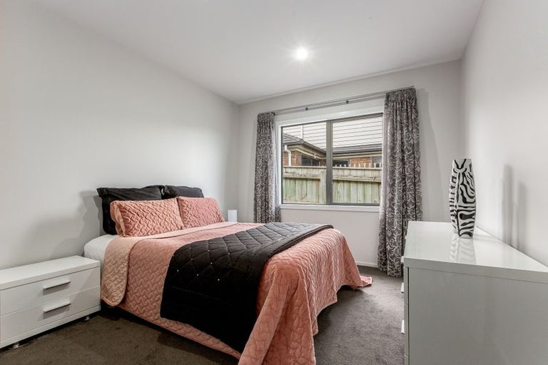 Photo of property in 2 Nelson Avenue, Aotea, Porirua, 5024