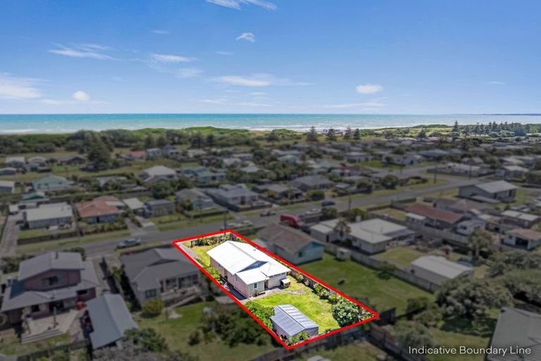 Photo of property in 18 Aotea Street, Castlecliff, Whanganui, 4501