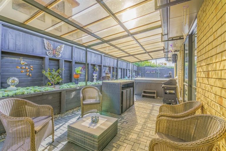 Photo of property in 6 Coral Court, Gulf Harbour, Whangaparaoa, 0930